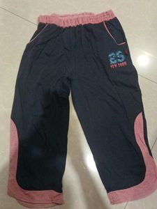 Capri Pants with "New York 25" Print