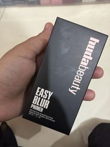 Huda Beauty Easy Blur Primer