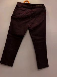 Sizzling Burgundy 3/4th capri Denim Jeans
