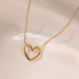 Elegant Gold Heart Pendant Necklace
