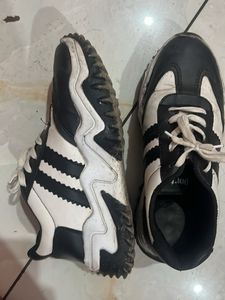 Men's Black &amp; White Sport Shoes