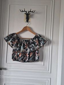 Tropical Off-Shoulder Ruffle Crop Top with slit sk