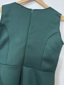 Elegant Green Sleeveless Dress