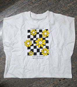 Daisy Edition Graphic Tee