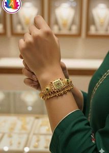Exquisite Gold Bangle with Kundan Stones