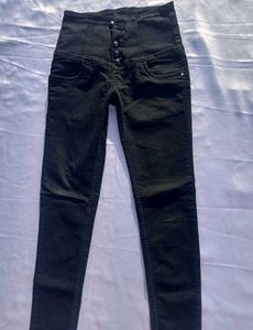 High Waisted Buttoned Jeans
