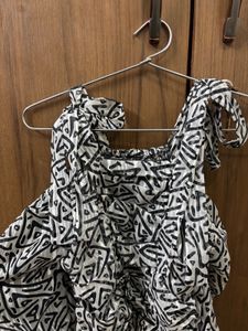 Stylish Cold Shoulder Tie-Up Top