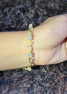 White Tulip Bracelet 🦢