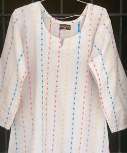 This kurti color is white and such a beautiful sho