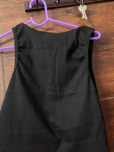 BLACK TANK TOP