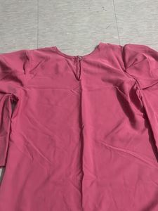 pink top
