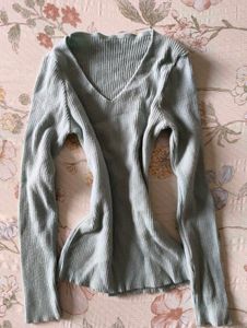 Ribbed V-Neck Long Sleeve Top