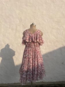 Chic Floral Ruffle Dress