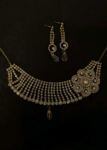 Stunning Rhinestone Necklace & Earring Set