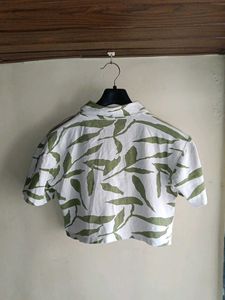 Trendy Crop Top with breezy deals🎀
