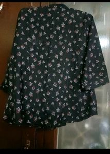 Chic Printed Women's Top in 40 size