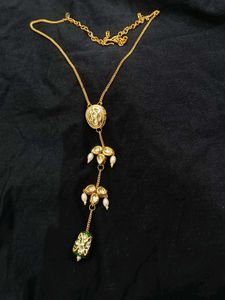 Elegant Pendant Necklace with Pearls