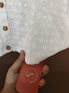 Free delivery - Elegant White Embroidered Blouse