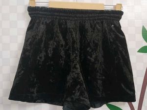 (1000)Black Velvet Shorts