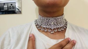 Exquisite Pearl and Crystal Necklace Set