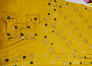 🇳🇿💫🎀Y2K Elegant Yellow Embellished Saree