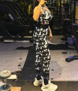 Graphic Gym Set