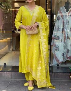 Embroidered  Suit Set With Dupatta And Bottom