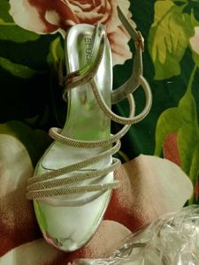 Blush Silver Sparkle Heels - Size [5]