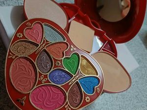 Heart-Shaped Eyeshadow Palette