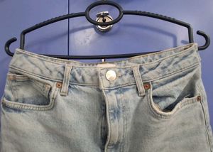 Light Wash Ripped Jeans