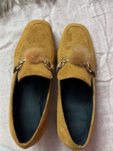 Stylish Loafers with Pom-Pom Detail