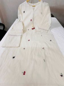 White Kurta Set with Floral Embroidery