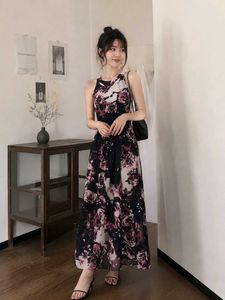 Floral Print Sleeveless Maxi Dress