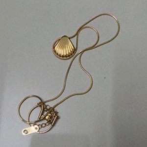 Gold Shell Pendant Necklace