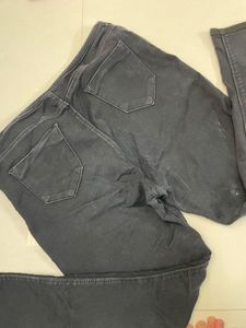 Women’s Narrow Fit Black Jeans