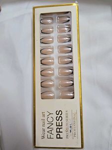 Press-On Nails - Premium French Design