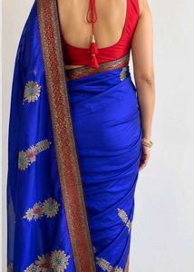 A Saree In Colour Navy Blue With Flower Design