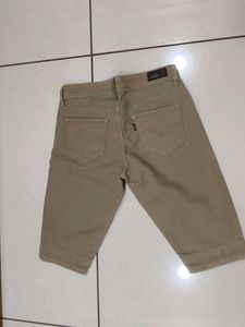 Levi's Khaki Capri Pants