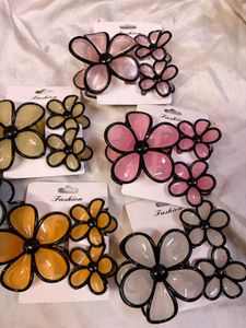 Flower Hair Claw Clips Set of two cards