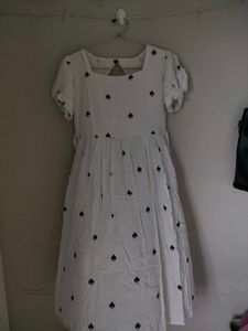 Chic White Midi Dress with Spade Print