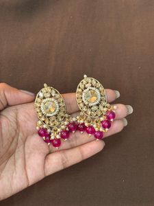 Elegant Gold Maang Tikka with Fuchsia Beads