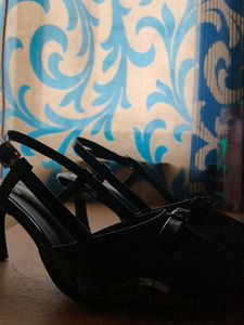 Chic Black Patent Slingback Heels