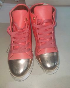 Classic Women Boots . Like New. Good Condition