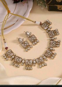 Exquisite Kundan Necklace & Earrings Set