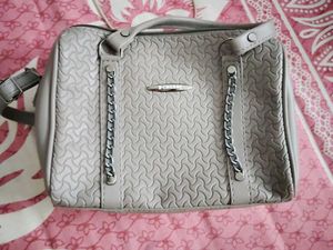28.Stylish Textured Handbag