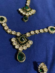 Elegant Emerald &amp; Crystal Necklace Set