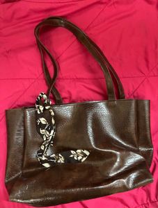 Chic Crocodile-Embossed Tote Bag
