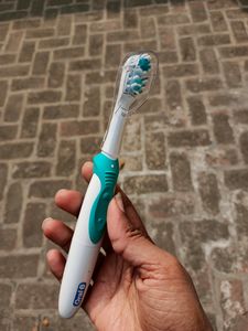 Oral B Cross Action Battery Powered Electric