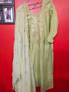 Green Salwar Suit dupatta.. fix rate
