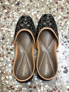 Coral Haze Embroidered Juttis